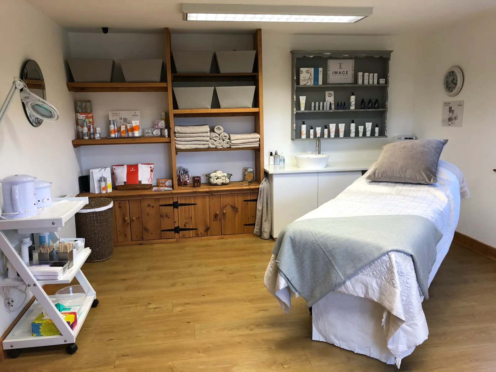 Beach-Retreat-Beauty-Treatment-Room-01